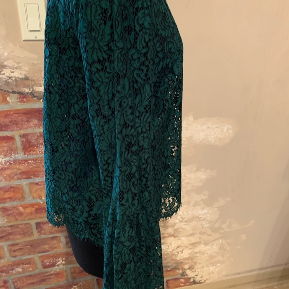 ♠️Gorgeous Lace Top♠️ - Picture 3 of 6